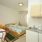 White Hill Studio-apartments *