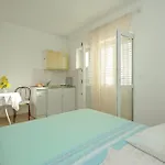 Apartment White Hill Studio-apartments