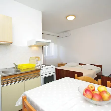 アパート White Hill Studio-apartments *