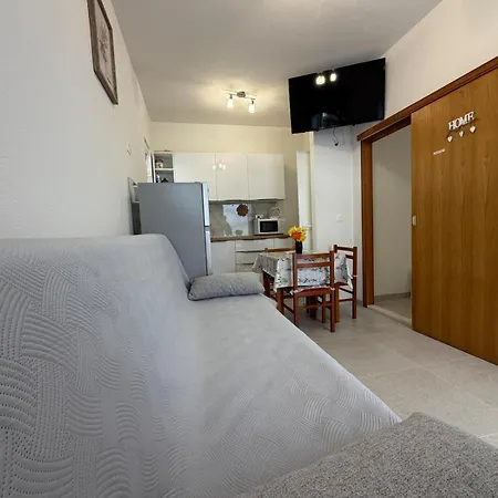 White Hill Studio-apartments *