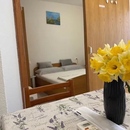 White Hill Studio-apartments *
